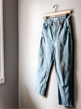 Abercrombie & Fitch Ultra High Rise Ankle Straight Jeans Light Wash 27